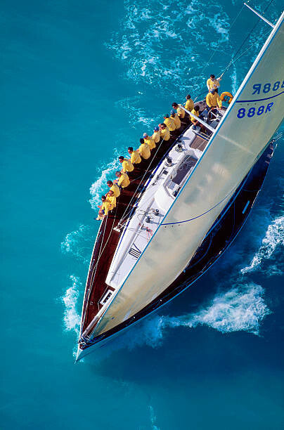 Leinwand Poster, Bilder Sailing Team Sitting on Edge of Boat, Onne van der Wal, 60 × 90 cm