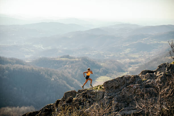 Leinwand Poster, Bilder Woman running on mountain, miljko, 90 × 60 cm