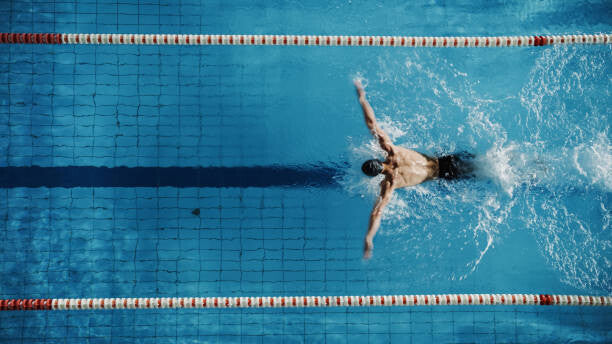 Leinwand Poster, Bilder Aerial Top View Male Swimmer Swimming, gorodenkoff, 90 × 50 cm