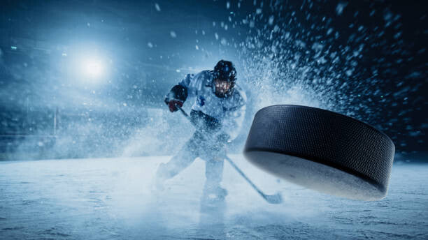 Leinwand Poster, Bilder Ice Hockey Rink Arena: Professional Player, gorodenkoff, 90 × 50 cm