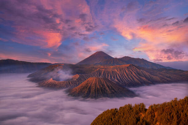 Leinwand Poster, Bilder Mount Bromo twilight sky sunise,Java,Indonesia, Kittikorn Nimitpara, 90 × 60 cm