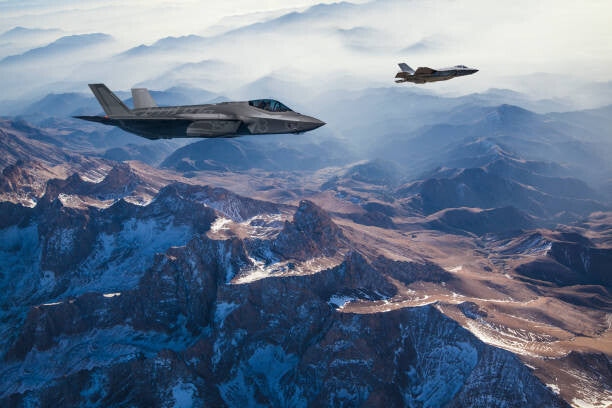 Leinwand Poster, Bilder Fighter Jets flying over mountains at dusk, guvendemir, 90 × 60 cm