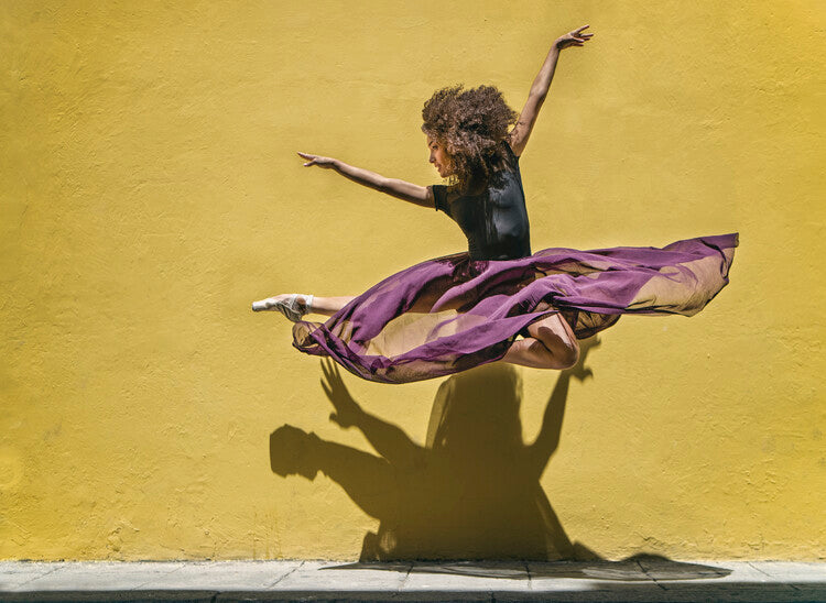 Leinwand Poster, Bilder Brenda jumping, Joan Gil Raga, 90 × 65 cm