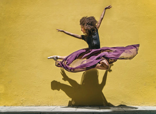 Leinwand Poster, Bilder Brenda jumping, Joan Gil Raga, 90 × 65 cm