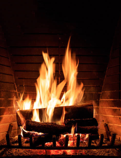 Leinwand Poster, Bilder Fireplace burning wood logs, cozy warm home christmas time, Rawf8, 70 × 90 cm
