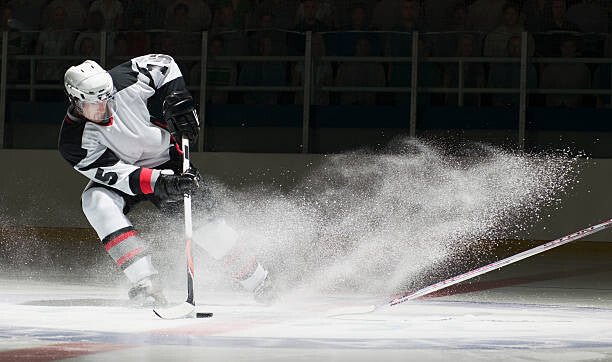 Leinwand Poster, Bilder Ice hockey players facing off, Ryan McVay, 100 × 60 cm