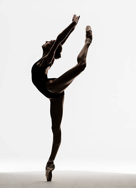 Leinwand Poster, Bilder Ballerina attitude on pointe, Nisian Hughes, 65 × 90 cm
