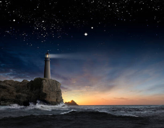 Leinwand Poster, Bilder Lighthouse beaming over rocky ocean waves, John M Lund Photography Inc, 90 × 70 cm
