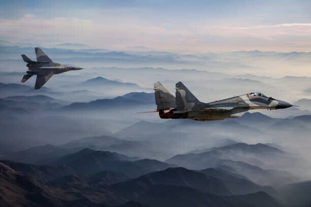 Leinwand Poster, Bilder Mig-29 Fighter Jets in Flight above, guvendemir, 90 × 60 cm