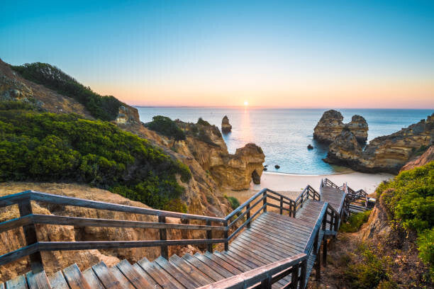 Leinwand Poster, Bilder Walkway to idyllic beach, Algarve, Portugal, © Marco Bottigelli, 90 × 60 cm