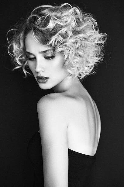 Leinwand Poster, Bilder Beautiful woman with stylish hairstyle, CoffeeAndMilk, 60 × 90 cm