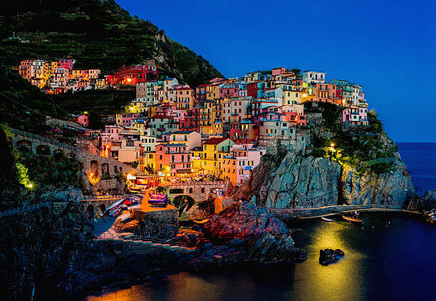 Leinwand Poster, Bilder Beautiful view of Manarola at night, gehringj, 100 × 70 cm