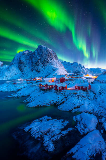 Leinwand Poster, Bilder Northern lights with Festhelltinden peak and, Copyright by Boonchet Ch., 60 × 90 cm
