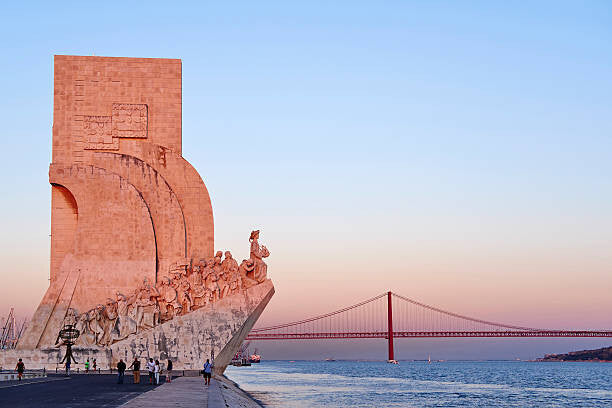 Leinwand Poster, Bilder Portugal, Lisbon, the Discoveries Monument, Tuul & Bruno Morandi, 90 × 60 cm