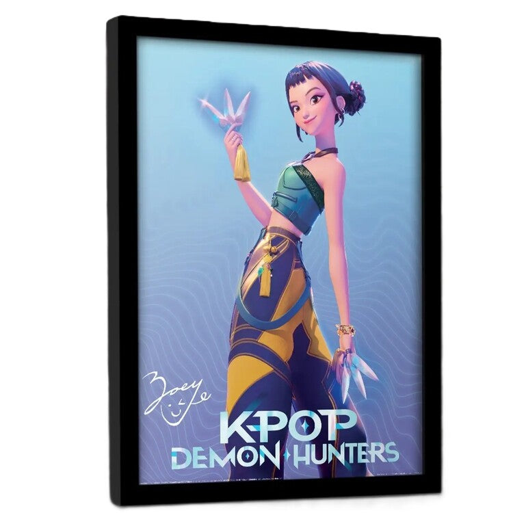 K-Pop Demon Hunters - Zoey Gerahmte Poster, Bilder, 34.3 x 44.5 cm