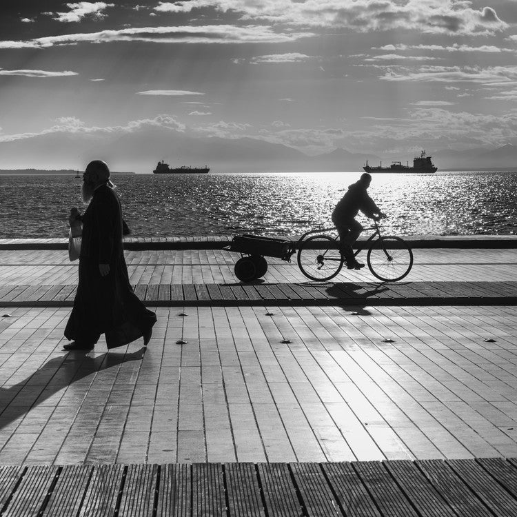 Leinwand Poster, Bilder Strolling Around, George Digalakis, 70 × 70 cm